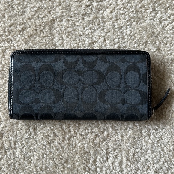Coach Wallet Authentic - Picture 2 of 3
